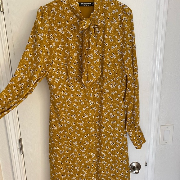 Tie neck mustard yellow floral long sleeved maxi dress - Picture 3 of 10